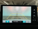 【バックカメラ】運転が苦手な方も車庫入れラクラクです!ギアをリバースに入れれば自動的に切り換わりますので、面倒な操作は不要です♪狭い駐車場もお車を傷つけず安心ですね!
