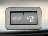【パワーバックドア】スマートキーや運転席のボタンを押すだけでリアゲートが自動で開閉します!荷物を持っている時や、高い位置にあるバックドアを閉める際に便利な機能です♪