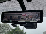 【スマートルームミラー】バックドアについてますカメラと連動して、後方の映像がルームミラーに映ります。