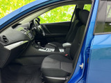 運転しやすい視界設計で、運転に集中できます。操作性にも優れており、スムーズなドライビングをサポートします。快適な運転環境が整っています。