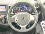 インテリアに合わせたデザインのステアリングは、運転される方のことも考え、運転しやすい形状、大きさです。是非一度、実際に触ってお確かめください。