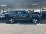 台形のフェンダーアーチはJeepの特徴になります。
