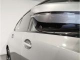 【BMWミラー】視認性の高いスタイリッシュなミラー。自動防眩機能も付いており夜間のドライビングをサポートします。