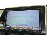 バックモニター付なので後退時に後方が見えるので安心。 車は構造上、死角がたくさんなので万が一を考えると必須ですね。 あくまで補助の為の装備、バックは目視で確認する事が重要ですよ。