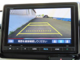 リアワイドカメラシステム!従来の視野に加えて、後方側方を約180&deg;まで見えるワイドビューと、後方を真上から見たような視野で駐車時などに便利なトップダウンビューの3つの視野があります!
