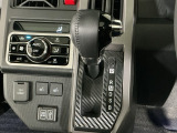 オートマチックシフトレバーは、手になじみ操作しやすい形状で安全運転にもつながります♪
