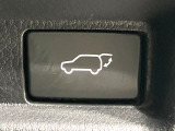 【パワーバックドア】スマートキーや運転席のボタンを押すだけでリアゲートが自動で開閉します!荷物を持っている時や、高い位置にあるバックドアを閉める際に便利な機能です♪