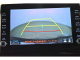バックガイドモニター(バックモニター)付き。車両後方の映像をナビ画面に表示し、駐車などの後退操作をサポートします。