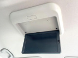 【フリップダウンモニター】家族や友人とお出かけする機会が多い方に大人気のフリップダウンモニター!大画面モニターで車内はエンタメ空間!退屈しがちな長距離ドライブも楽しい時間に変わります!