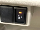 【シートヒーター】寒い日に重宝するシートヒーター!エアコンより早く温まってくれるので寒がりの人も安心ですね♪エアコンの温風は乾燥するから苦手、という方にもをおすすめです。