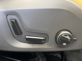 【パワーシート】スイッチ一つで簡単にシート位置の微調整が可能!電動だから力もいりません!自分に最適なシートポジションにセットして、快適なドライブをお楽しみください。