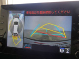 パノラミックビューモニター付きです。車両を上から見たような映像をディスプレイオーディオ画面に表示。運転席からの目視だけでは見にくい、車両周辺の状況をリアルタイムでしっかり確認できます。