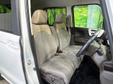 運転席シート廻りは使用感も少なく、良好な状態となっています。前オーナー様が丁寧に使っていたことがよくわかりますね。