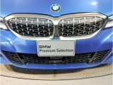 BMW代表的な特徴のキドニーグリル。BMWのすべてのモデルに採用され、BMWらしさを強調しております。