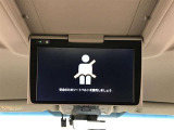 後席モニター装備!お出かけ時の渋滞時でもお子様や同乗者の方が退屈しません。ドライバーは運転に集中できます♪