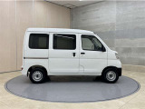 全車1年間の走行距離無制限のロングラン保証付きです。また、さらに安心をお求めの方には1年〜2年の保証延長ができる「ロングラン&alpha;保証」(有償)もお選びいただけます。