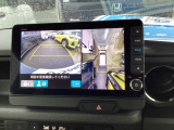 バックカメラの画像です。ガイドラインがスムースな車庫入れをサポートいたします。車庫入れの安心感がアップしますね。