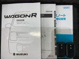 スマートキーは鍵をバッグに入れたままでもドアロックの開閉やエンジンのON・OFFができます。夜間や雨の日も鍵を探さなくて良いので便利です。