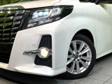 【LEDヘッドライト】悪天候や夜間走行時も良好な視界を確保し安心して運転できる高輝度LEDヘッドライトを装備!点灯速度が早く、消費電力も抑えられています。