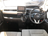 【インパネ全体】手が届きやすく、どなたでも運転しやすいです。シンプルで使いやすい設計になっています!