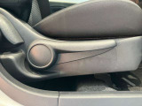 運転席はご自身の適切な運転ポジションへ移動可能なラチェットが付いております。