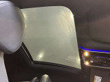 メルセデス・ベンツの定める厳しい基準をクリアしたお車のみをご案内させて頂きます。納車前整備はメーカー規定に基づき最大100項目にも及ぶ点検を熟練のメカニックによって行いご納車させて頂きます。