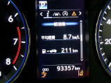 ディスプレイには運転に必要な様々な情報を表示します。