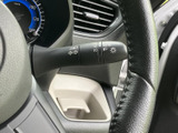操作しやすい位置に配置されたウインカーレバー。スムーズな操作で、安全な車線変更をサポートします。