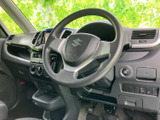 助手席からの眺めも良好です。広々とした空間で、快適なドライブを楽しめます。長距離移動も疲れにくいでしょう。
