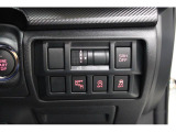 装備されている機能を必要に応じて一時停止できるスイッチをダッシュボード右下にまとめて配置。