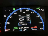 【RSA】前方カメラまたはナビゲーションシステム (情報を取得した場合)を使って特定の道路標識や信号などを認識し、ディスプレイ表示やブザーで運転者にお知らせ。