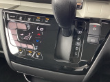 シフトノブ周辺パネル画像です。