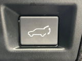 【パワーバックドア】スマートキーや運転席のボタンを押すだけでリアゲートが自動で開閉します!荷物を持っている時や、高い位置にあるバックドアを閉める際に便利な機能です♪