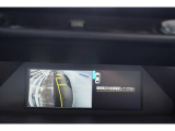 左ドアミラーにサイドビューカメラを搭載。バック時にカメラの映像が表示されます。運転席から死角になる場所ですので、小さなお子様などが隠れていても安心です。