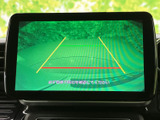 後方確認をサポートするモニター。駐車時や狭い道での運転をスムーズにし、安全性を高めます。運転に自信がない方にもおすすめです。