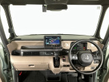 【前方視界】開放的な前方視界!運転がしやすく疲れにくいです♪窓が大きく、見通しがとっても良いおクルマですよ♪