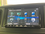 様々な情報を表示できるモニターです。車両情報や設定変更など、操作も直感的に行えます。