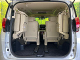 普段のお買い物や通勤、送迎等に十分な荷室スペースを確保しております。セカンドシートを倒すと、大きな荷物の積載も可能です♪