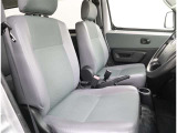 見えないところまで徹底洗浄!中古車をキレイで気持ちよくお乗りいただけるよう、トヨタ認定中古車はしっかりクリーニング。エンジンルームやシートを外した洗浄まで目に見えないところまで徹底的に洗浄しています。