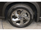 225/55R18タイヤ&18インチアルミホイール(ダークメタリック塗装)。