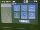ラジオはもちろん、USBやBluetooth接続で、お好みの音楽を楽しめます。様々な音源に対応し、車内をより快適な空間に。
