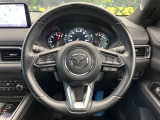 【純正革巻きステアリング】上質な革を使用することで、手にしっかり馴染みとても運転しやすいハンドルです♪