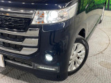 【LEDヘッドライト】悪天候や夜間走行時も良好な視界を確保し安心して運転できる高輝度LEDヘッドライトを装備!点灯速度が早く、消費電力も抑えられています。