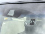 【ホンダセンシング】走行中に前方の車両等を認識し、衝突しそうな時は警報とブレーキで衝突回避と被害軽減をアシスト。より安全にドライブをお楽しみいただけます。