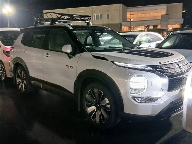アウトランダー PHEV 2.4 P 4WD 後期型 サンルーフ TRAILパッケージ