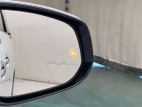 ウインカーミラーにはBSM(ブラインドスポットモニター)を搭載。隣を走る車両が死角に入るとLEDインジケーターを点灯。また、ウィンカーを出すとインジケーターも光って点滅!注意を促してくれます
