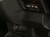 自社整備工場で点検整備をおこなってからお渡ししています。車検が残っている場合は『12ヶ月点検整備』を、車検整備付きの場合は『車検整備』をおこないます。整備費用は車両本体価格に含まれています。