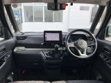 【運転席・インパネまわり】ハンドル・シート・フロアーなど隅々までプロによるクリーニング済み☆彡キレイな車内でドライブが一層快適にお楽しみいただけます!!
