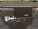 【エマージェンシーブレーキ】走行中に前方の車両等を認識し、衝突しそうな時は警報とブレーキで衝突回避と被害軽減をアシスト。より安全にドライブをお楽しみいただけます。