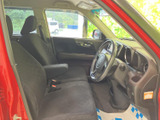 運転席は、シンプルで使いやすいデザイン。各種操作系が手に馴染み、運転に集中できます。快適な空間で、長距離ドライブも楽々です。